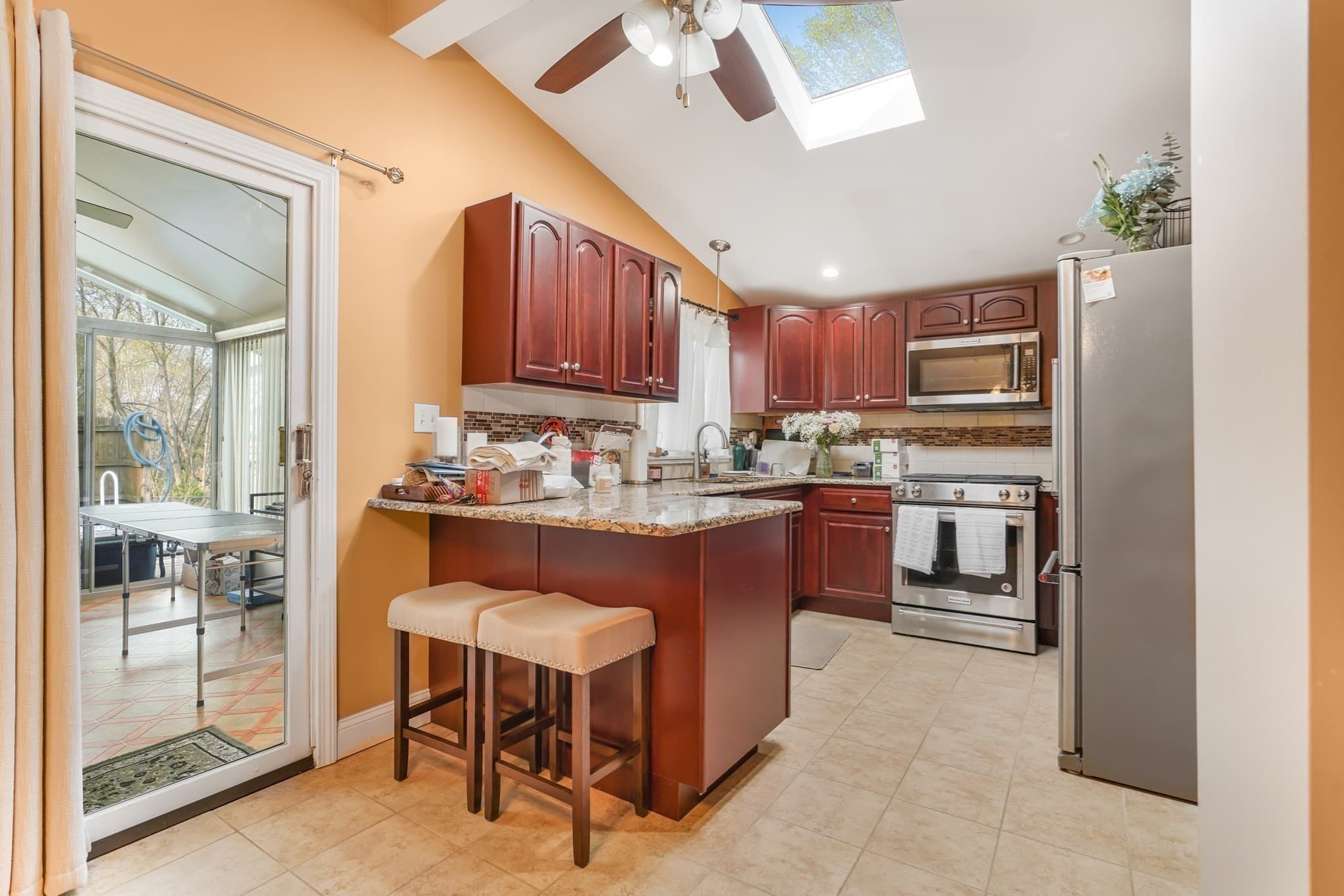 Single Family Residence at 96 Star St, Fall River MA 02724, photo 10 of 41