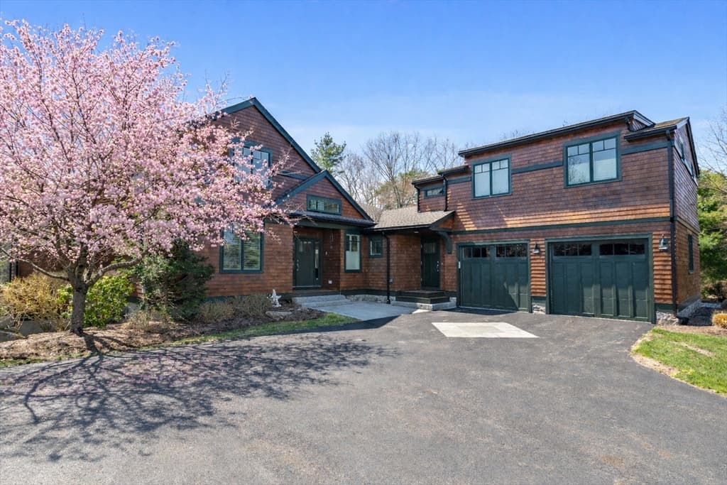 38 Raynor Dr, Hingham MA 02043