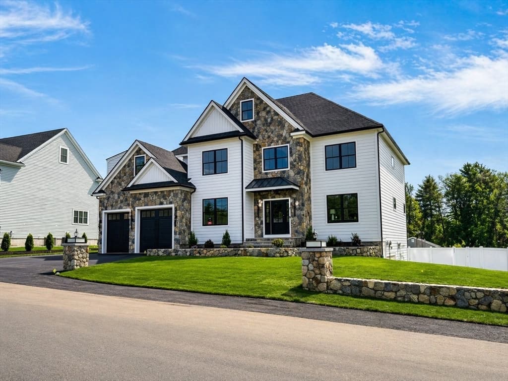 5 Lisa St, Burlington MA 01803