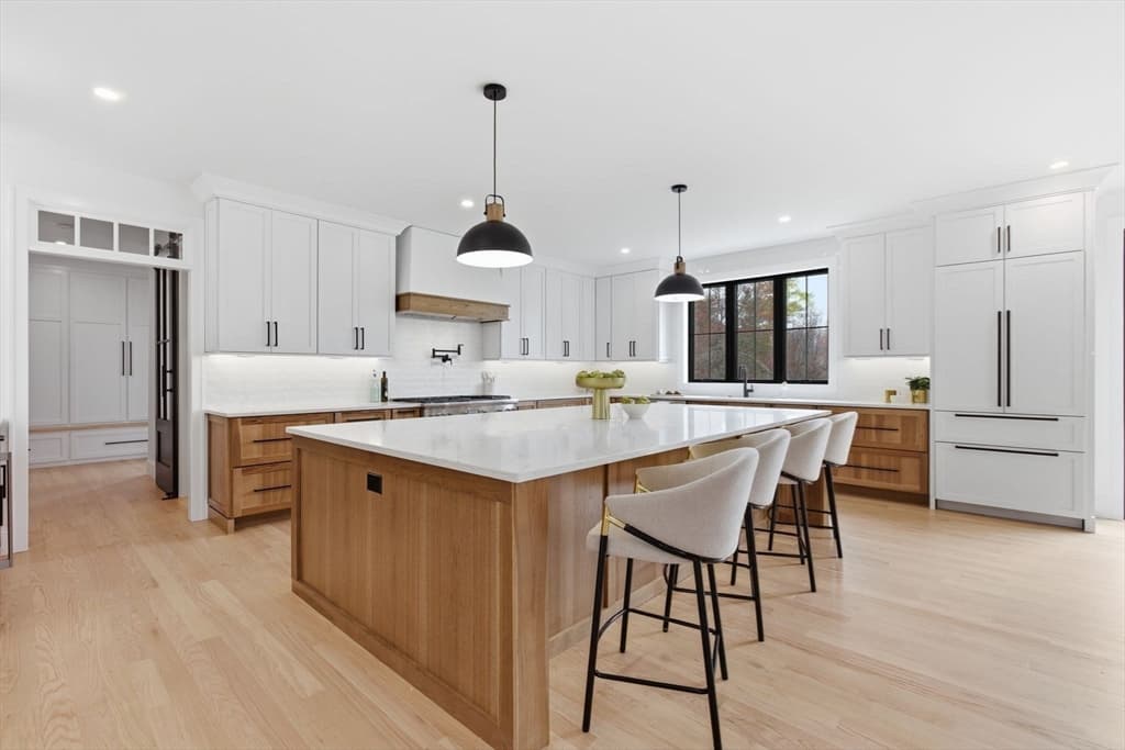 5 Lisa St, Burlington MA 01803 photo 4