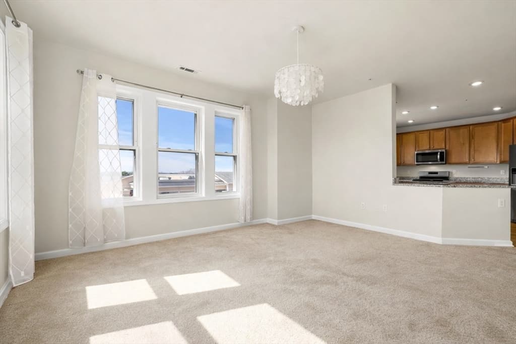 Condominium at 130 University Ave # 1312, Westwood MA 02090, Westwood, photo 5 of 29