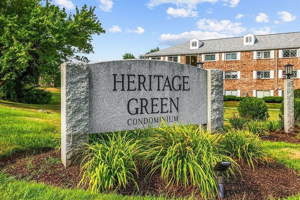 21 Fernview Ave # 8, North Andover MA 01845
