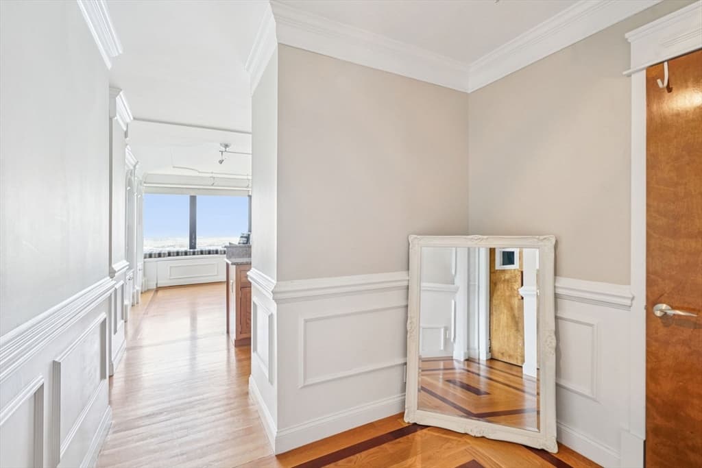 Condominium at 65 East India Row, Boston MA 02110, photo 6 of 23