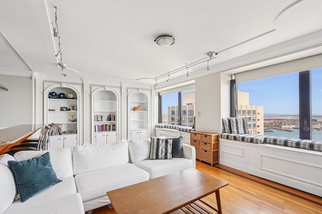 Condominium at 65 East India Row, Boston MA 02110, photo 17 of 23