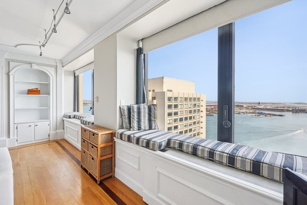 Condominium at 65 East India Row, Boston MA 02110, photo 16 of 23