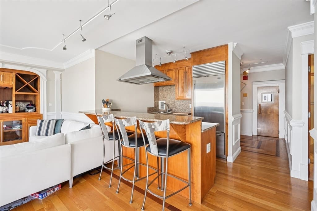 Condominium at 65 East India Row, Boston MA 02110, photo 7 of 23