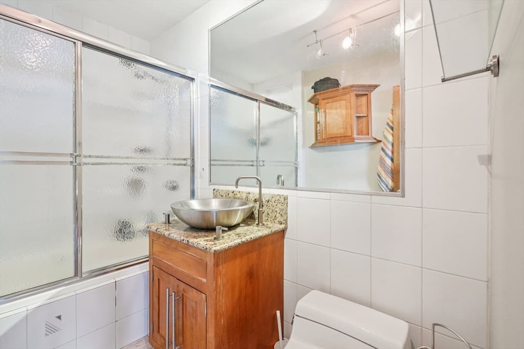 Condominium at 65 East India Row, Boston MA 02110, photo 20 of 23