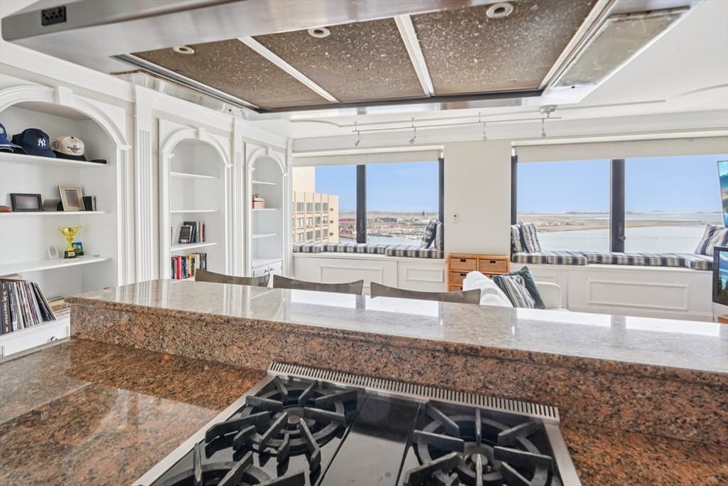 Condominium at 65 East India Row, Boston MA 02110, photo 10 of 23