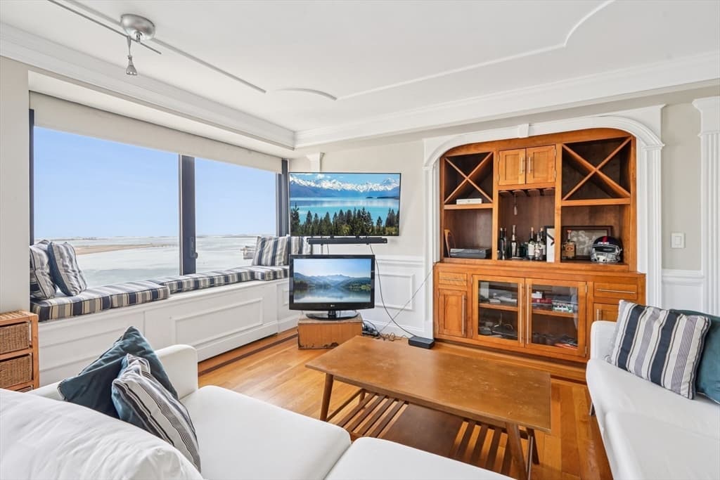 Condominium at 65 East India Row, Boston MA 02110, photo 15 of 23