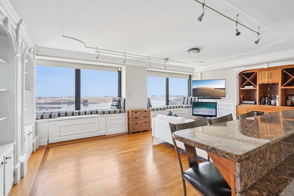 Condominium at 65 East India Row, Boston MA 02110, photo 11 of 23