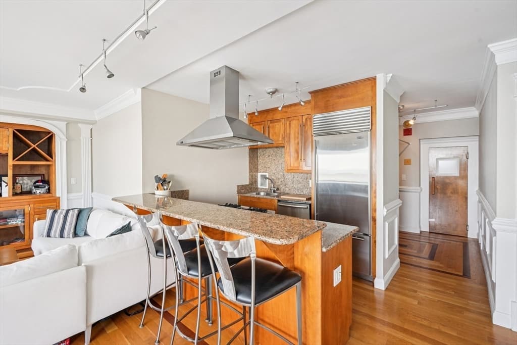 Condominium at 65 East India Row, Boston MA 02110, photo 8 of 23