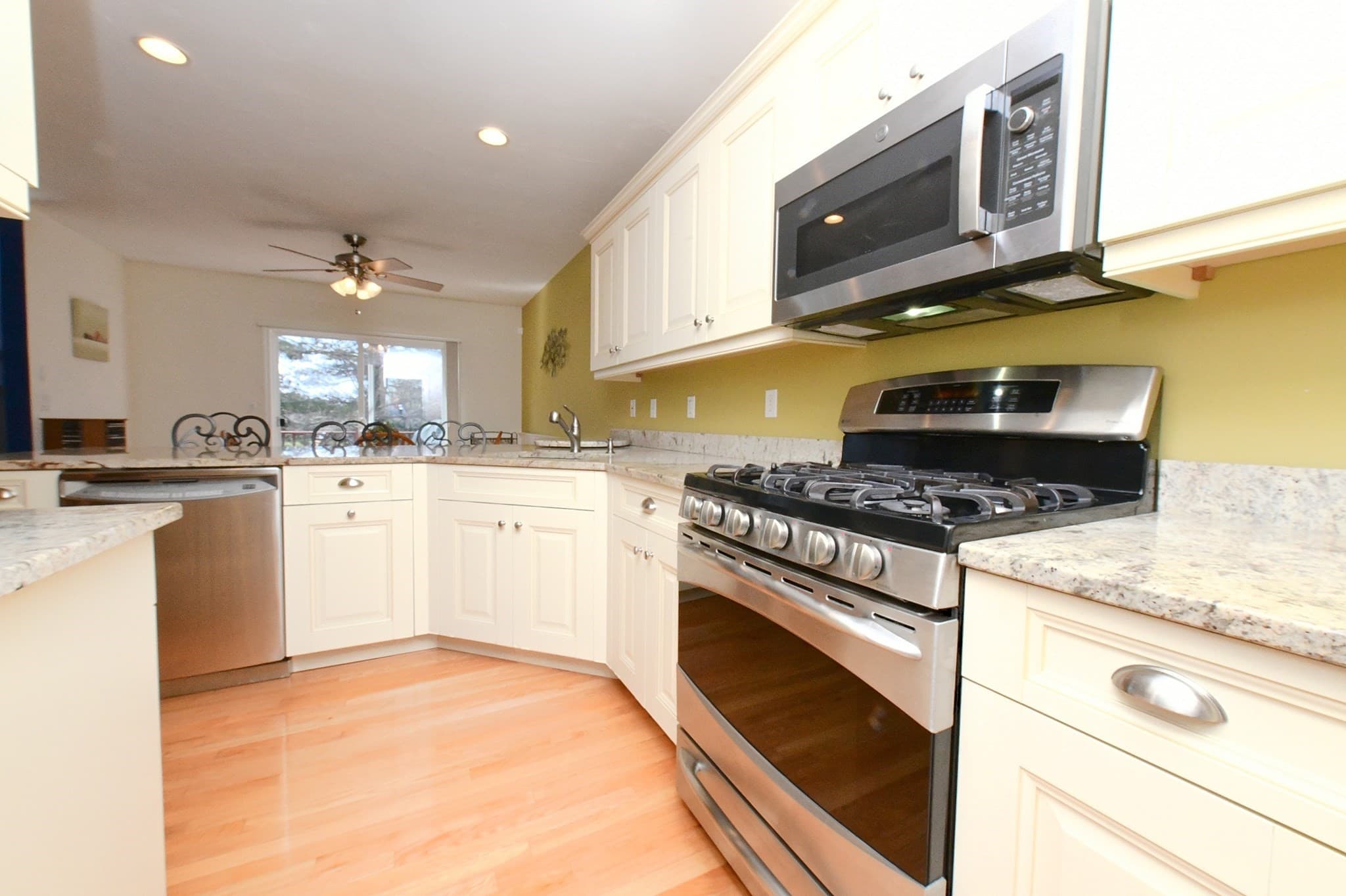 Condominium at 2 Candleberry Ct # 2, Bourne MA 02532, photo 11 of 42