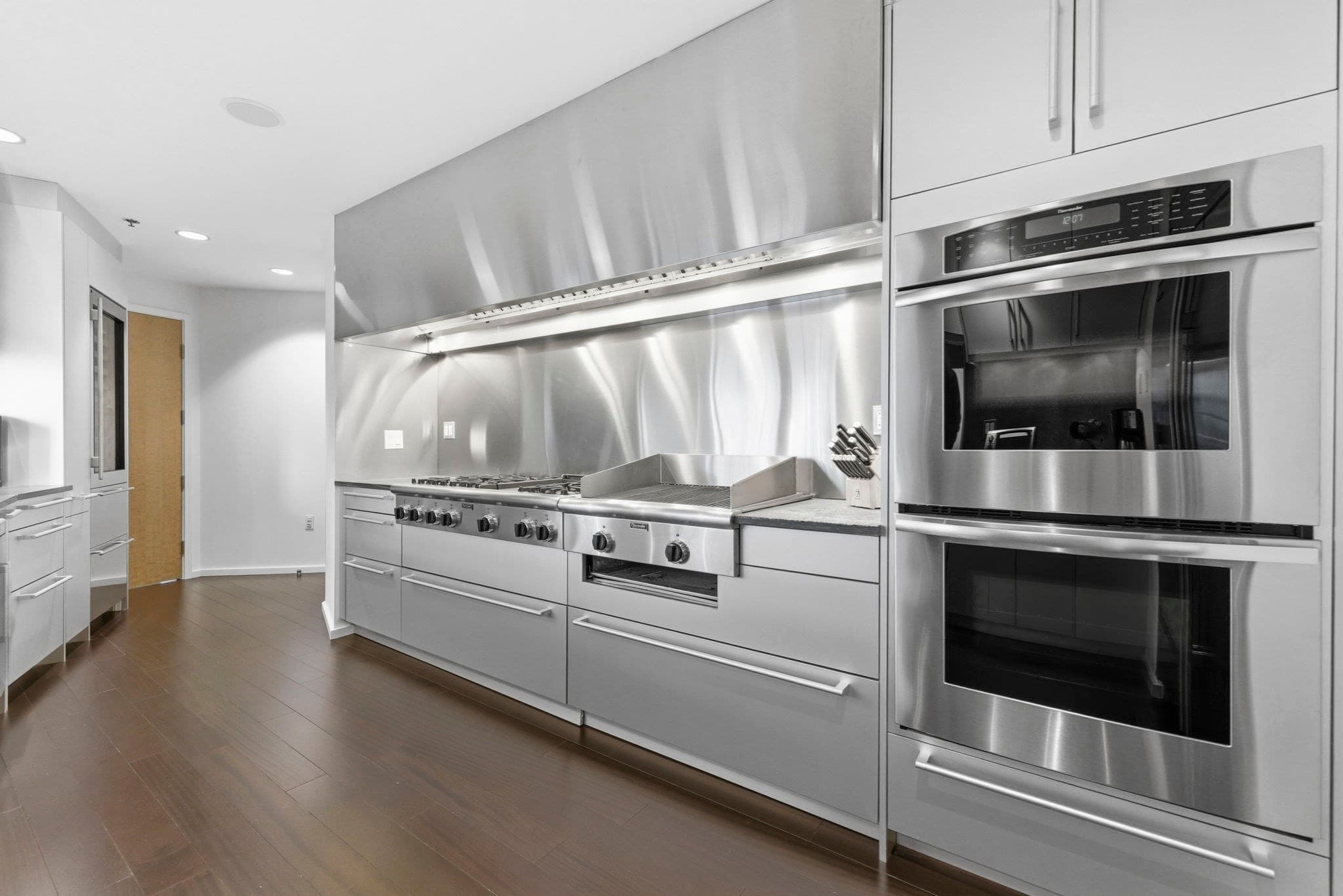 Condominium at 9 W Broadway # 618, Boston MA 02127, photo 17 of 38