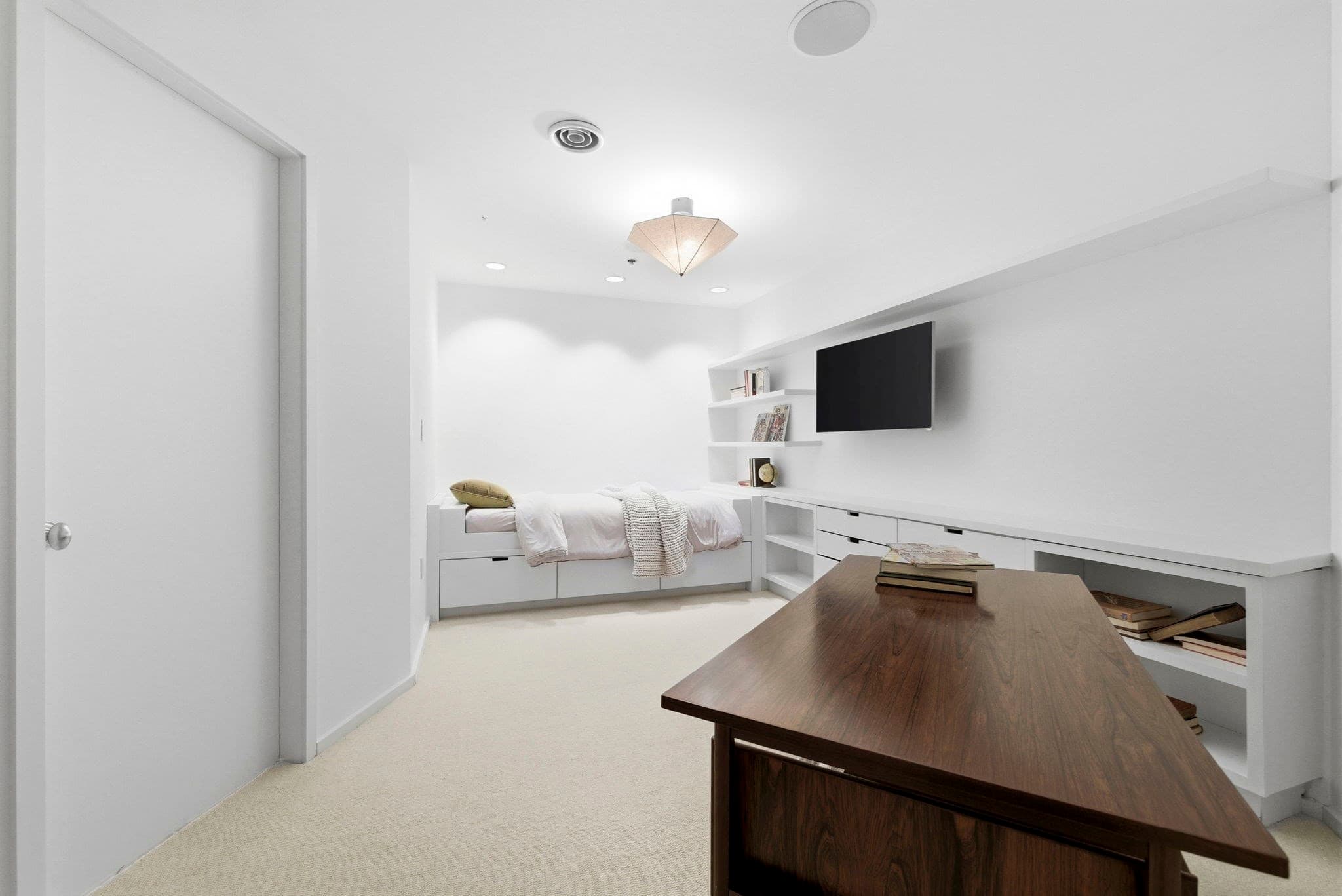 Condominium at 9 W Broadway # 618, Boston MA 02127, photo 5 of 38
