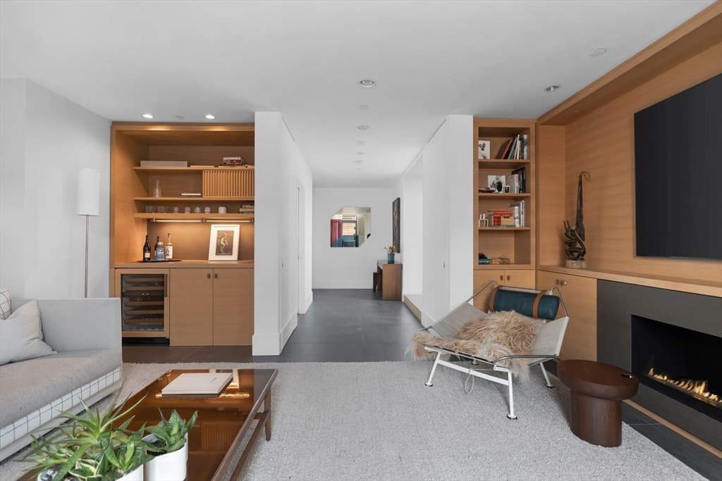 Condominium at 1200 Washington PH, Boston MA 02118, photo 20 of 39