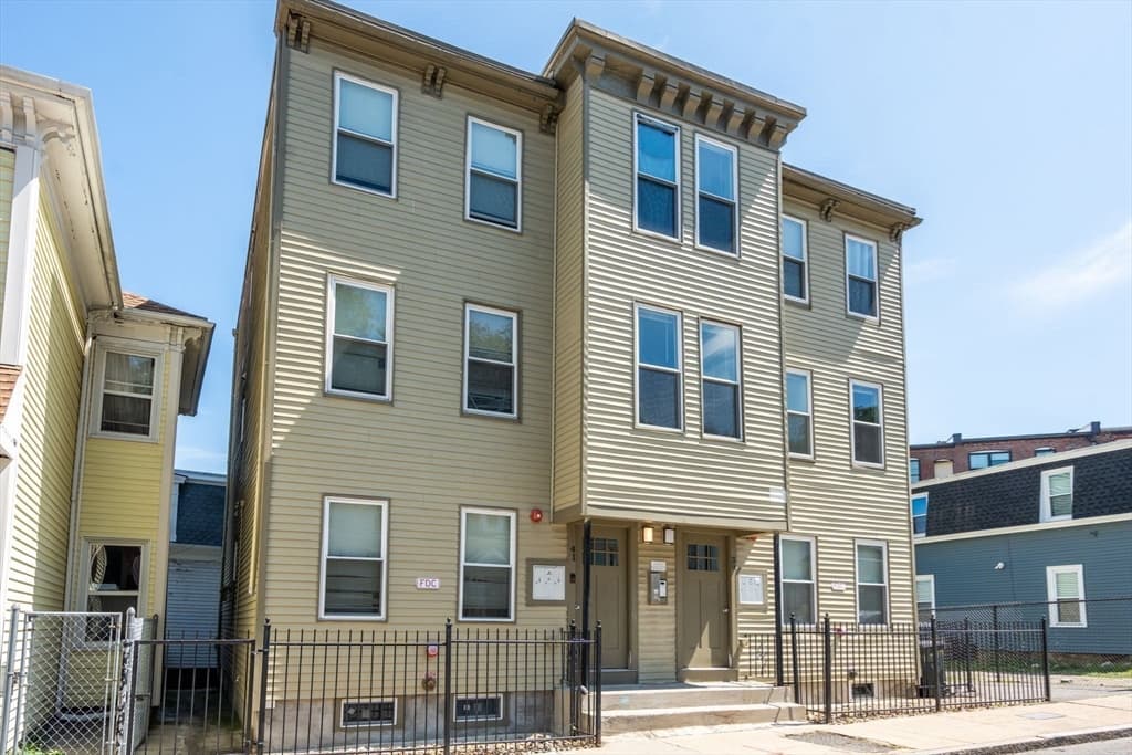 5-9 Family at 39-41 W. Walnut Park, Boston MA 02119, photo 2 of 20