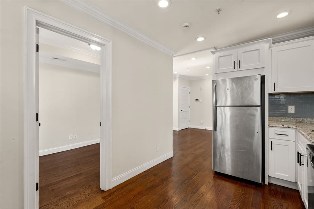 5-9 Family at 39-41 W. Walnut Park, Boston MA 02119, photo 6 of 20
