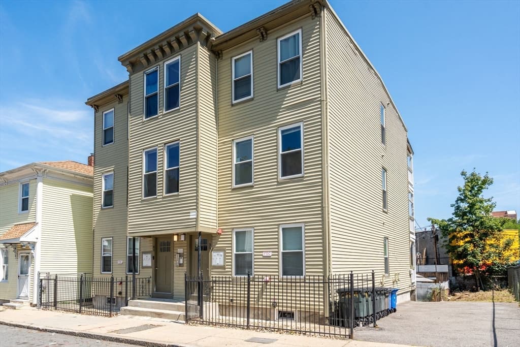 5-9 Family at 39-41 W. Walnut Park, Boston MA 02119, photo 16 of 20