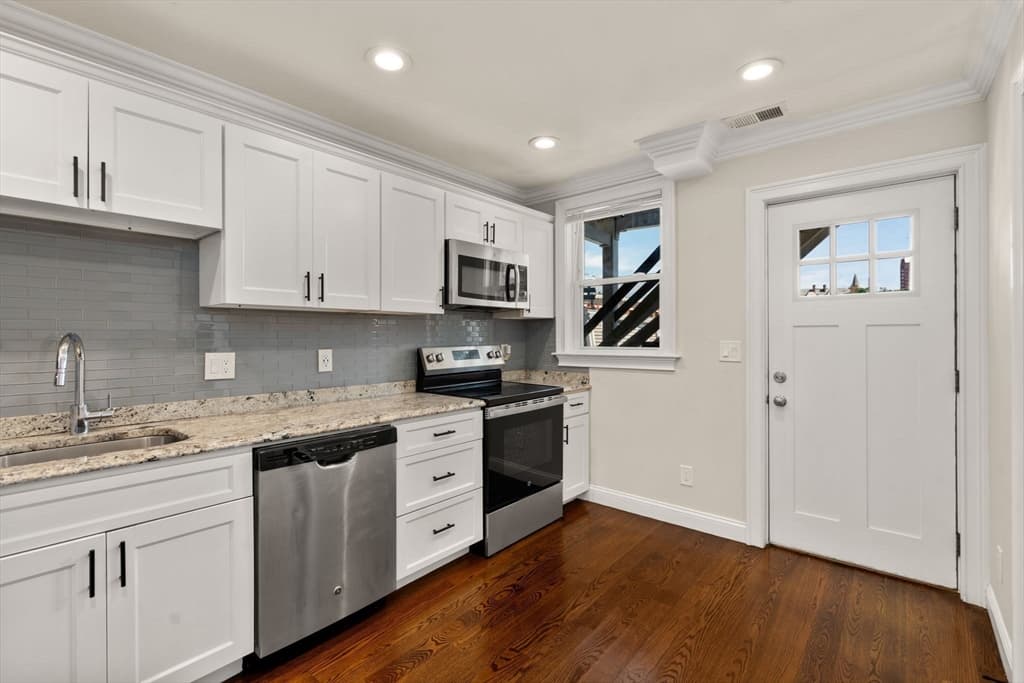 5-9 Family at 39-41 W. Walnut Park, Boston MA 02119, photo 4 of 20