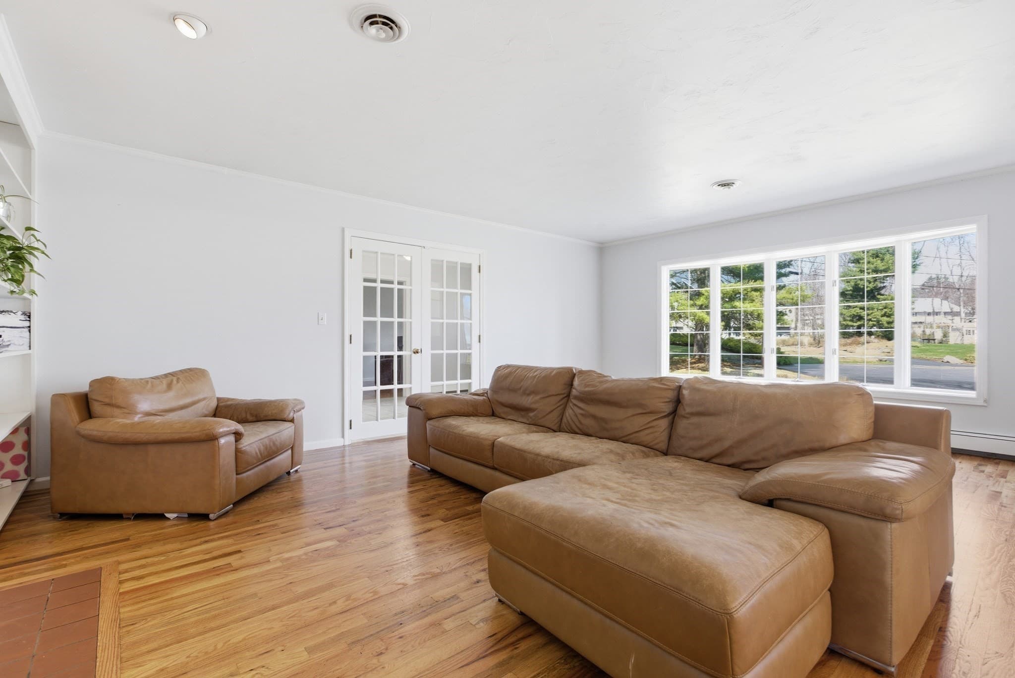Single Family Residence at 28 Lancelot Ct, Norwood MA 02062, Norwood, photo 7 of 40