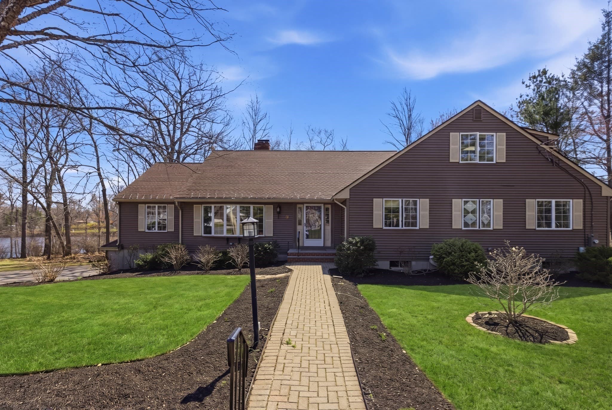 28 Lancelot Ct, Norwood MA 02062
