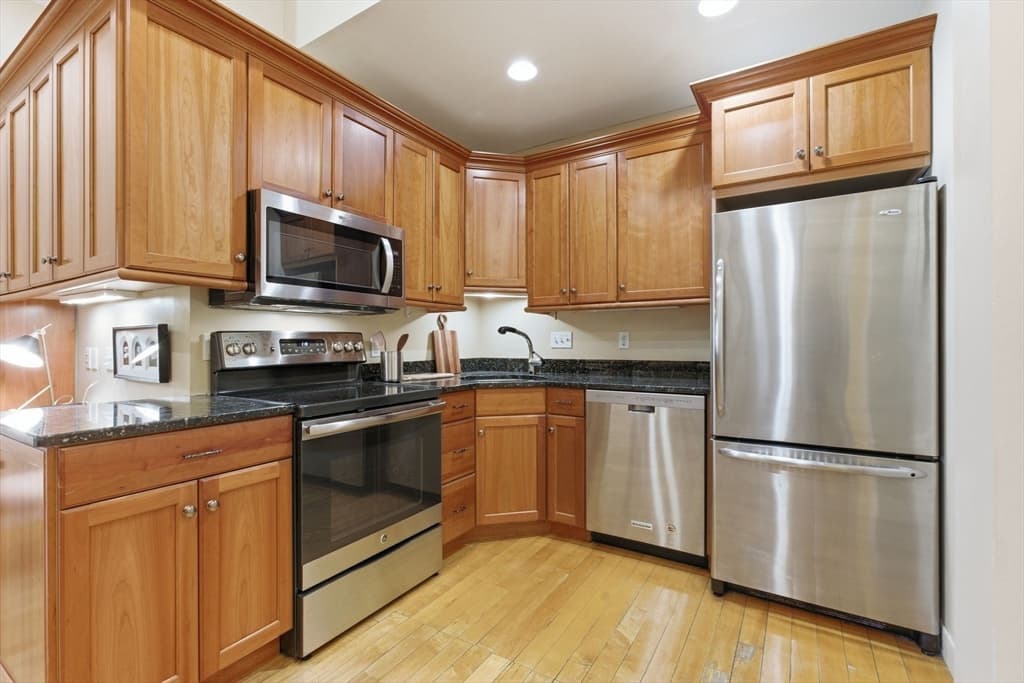 Condominium at 271 Dartmouth # 1F, Boston MA 02116, photo 10 of 23