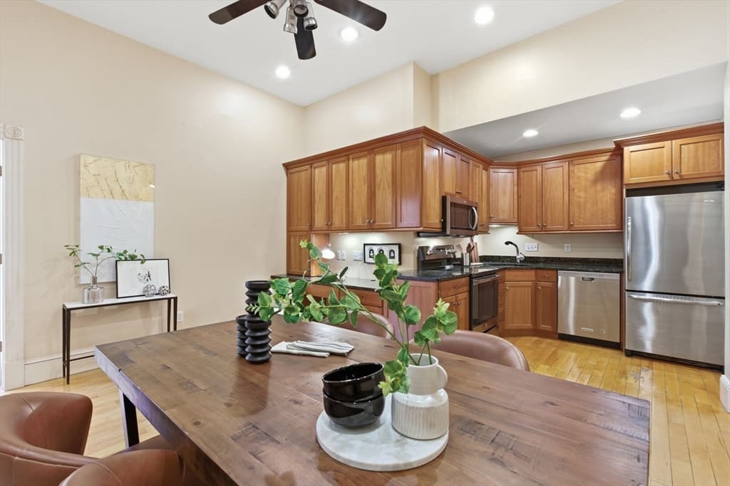 Condominium at 271 Dartmouth # 1F, Boston MA 02116, photo 8 of 23