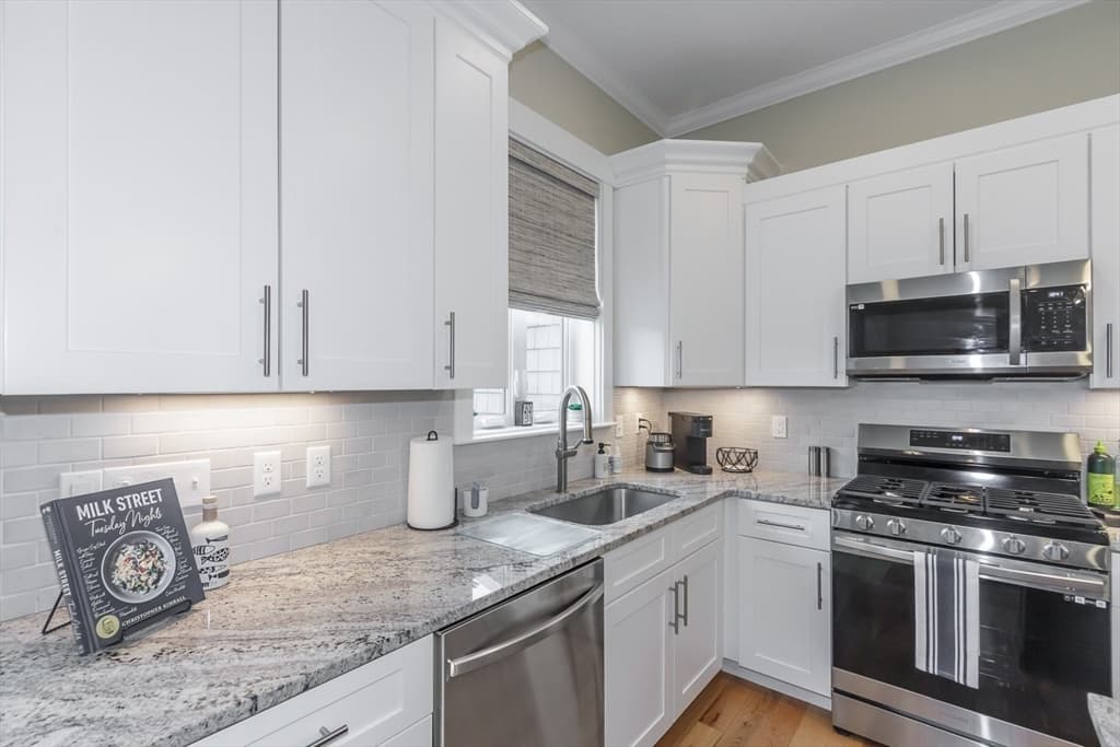 Condominium at 1 Jana, Merrimac MA 01860, photo 6 of 35