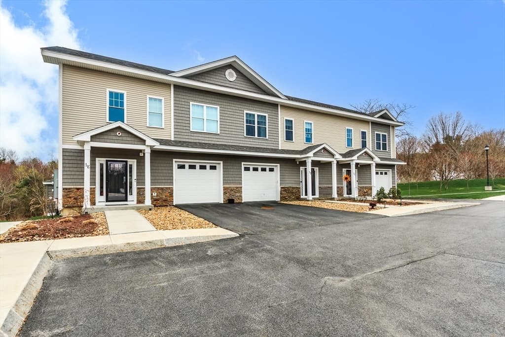 Condominium at 1 Jana, Merrimac MA 01860, photo 3 of 35