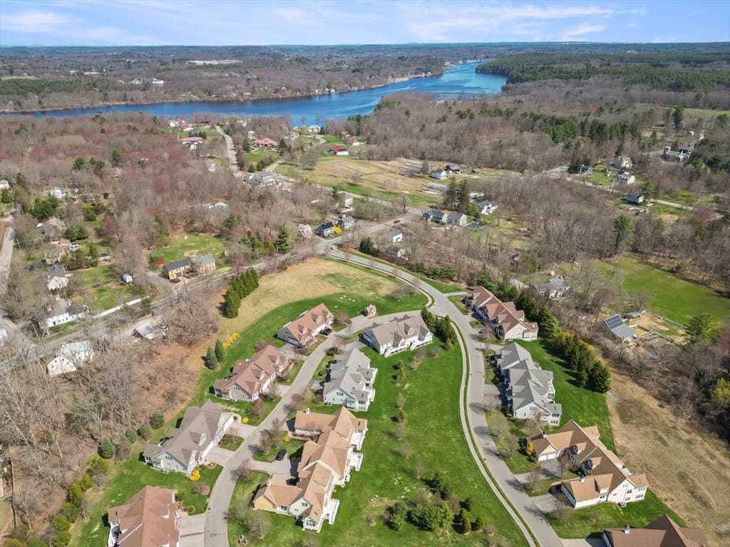 Condominium at 8 Ridgeway Cir # 8, West Newbury MA 01985, West Newbury, photo 3 of 42