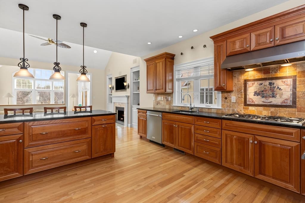 Condominium at 8 Ridgeway Cir # 8, West Newbury MA 01985, West Newbury, photo 9 of 42