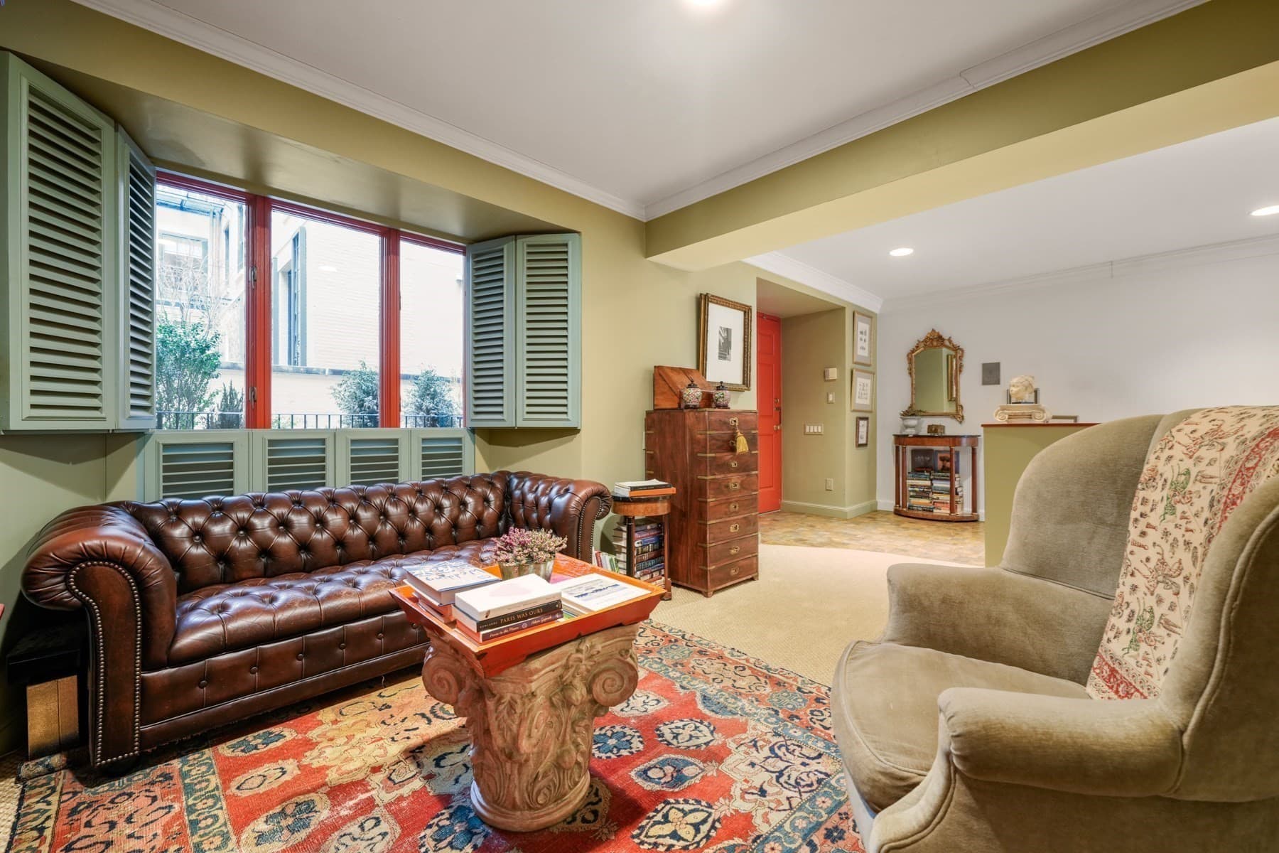 Condominium at 27 Chestnut Street, Boston MA 02108, photo 2 of 21