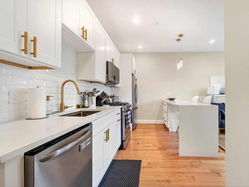 Condominium at 35 Somerset Ave. # 3, Winthrop MA 02152, Winthrop, photo 9 of 29