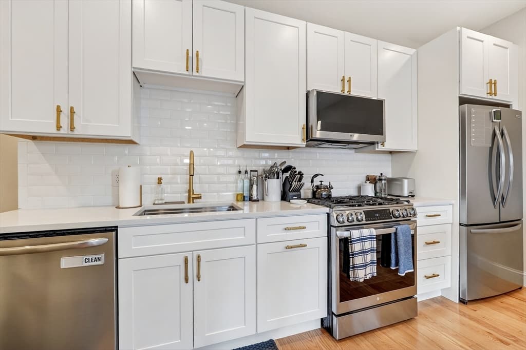 Condominium at 35 Somerset Ave. # 3, Winthrop MA 02152, Winthrop, photo 8 of 29
