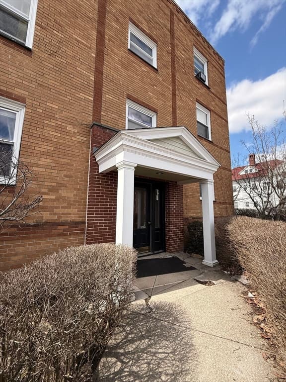 Condominium at 31 Chestnut St # 6, Worcester MA 01609, photo 18 of 19