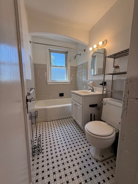 Condominium at 31 Chestnut St # 6, Worcester MA 01609, photo 15 of 19