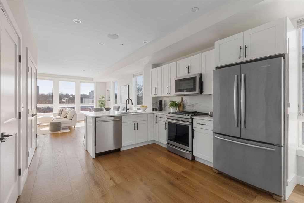Condominium at 17 Chestnut Ave # 3, Boston MA 02130, photo 6 of 17