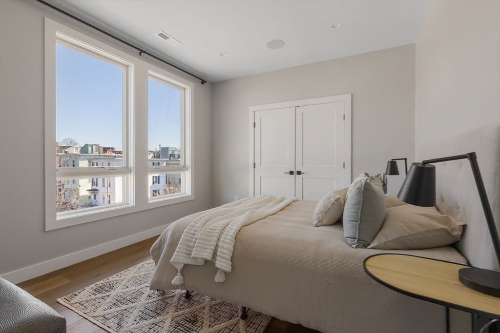 Condominium at 17 Chestnut Ave # 3, Boston MA 02130, photo 13 of 17