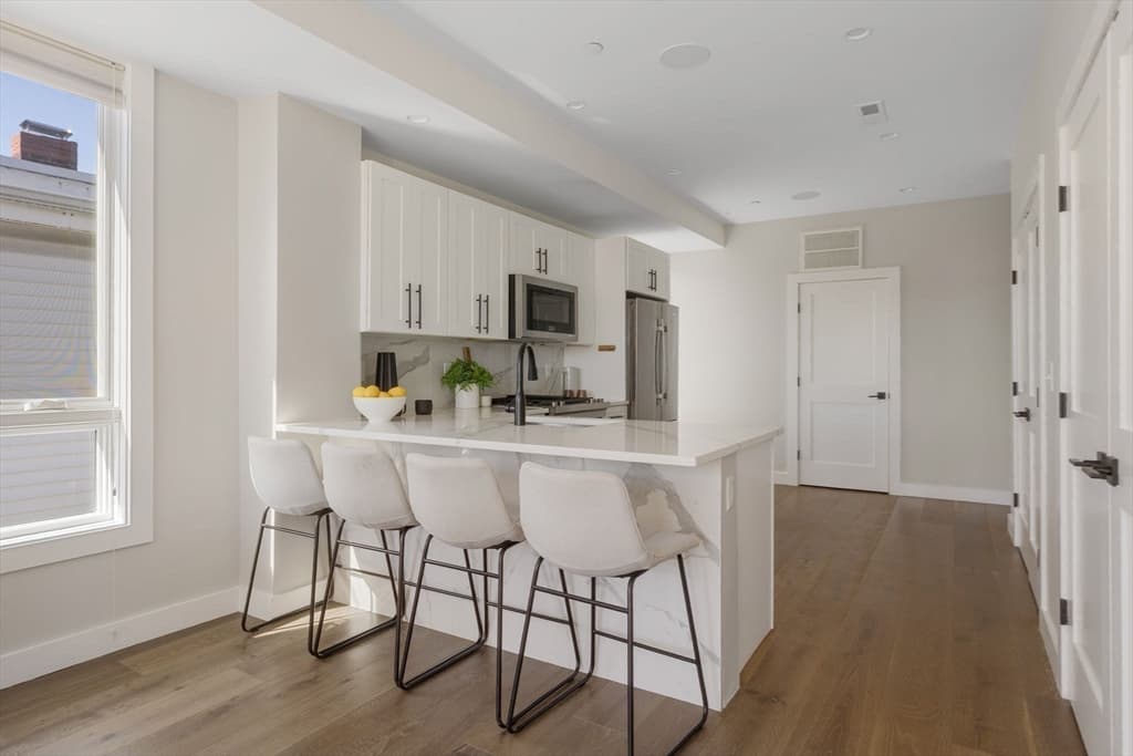 Condominium at 17 Chestnut Ave # 3, Boston MA 02130, photo 7 of 17