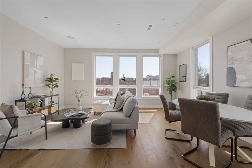 Condominium at 17 Chestnut Ave # 3, Boston MA 02130, photo 10 of 17