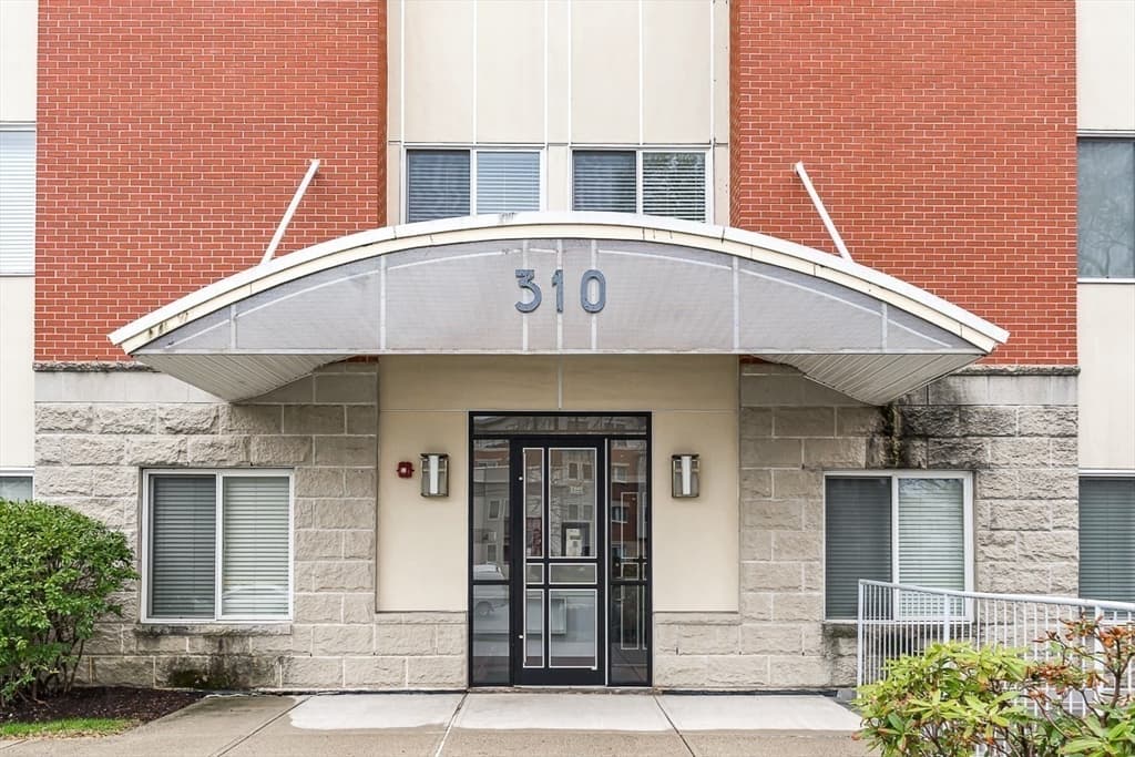 310 Hammond Pond Pkwy # 301, Brookline MA 02467 photo 2