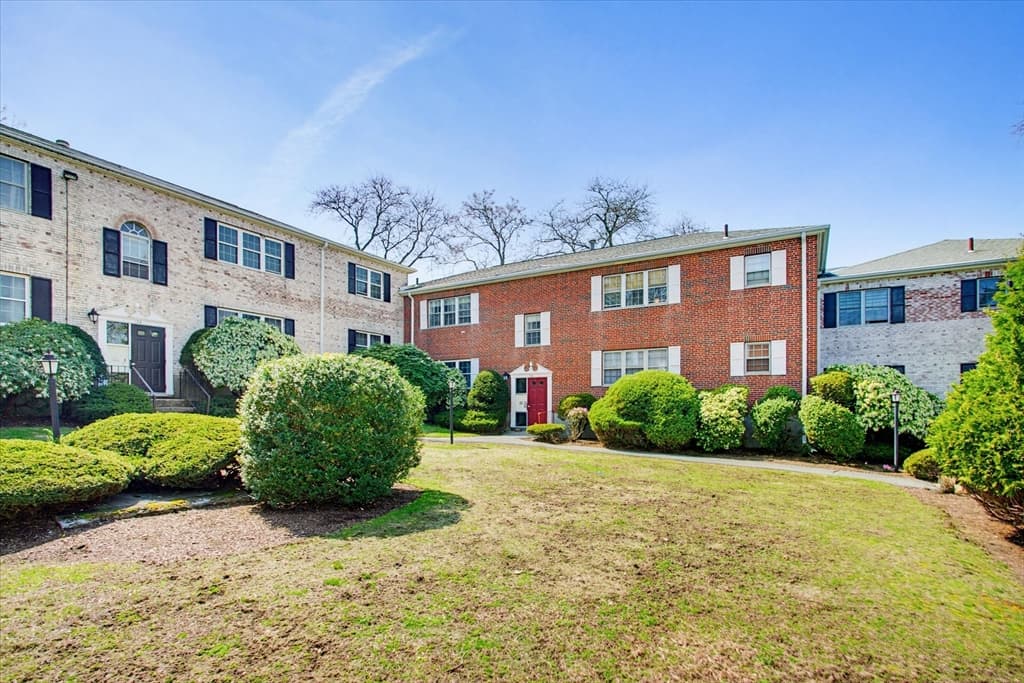Condominium at 128 Lake Shore Rd. # 1, Boston MA 02135, photo 13 of 16