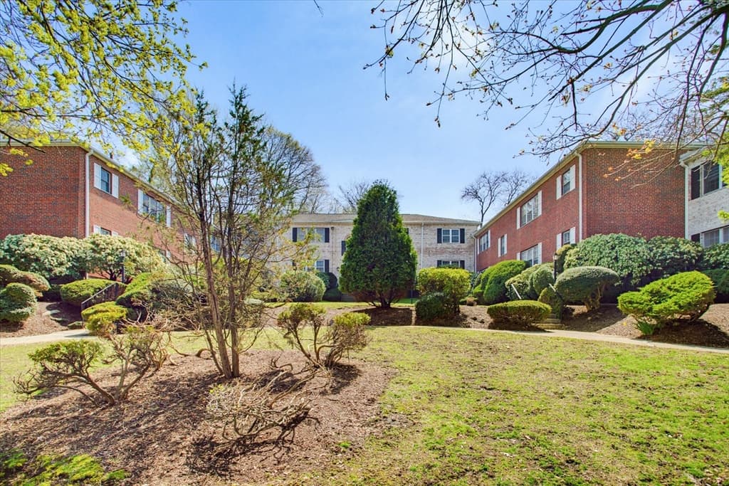 Condominium at 128 Lake Shore Rd. # 1, Boston MA 02135, photo 14 of 16