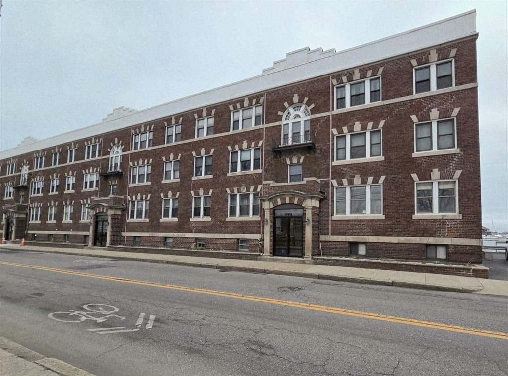 229 Washington Ave # 3A, Winthrop MA 02152