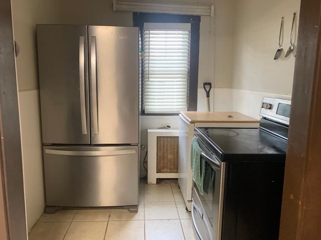 Single Family Residence at 147 Belvidere St, Springfield MA 01108, Springfield, photo 12 of 27