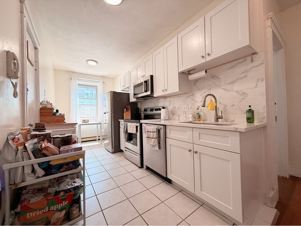 Condominium at 8 Ransom Rd # 8, Boston MA 02135, photo 3 of 15