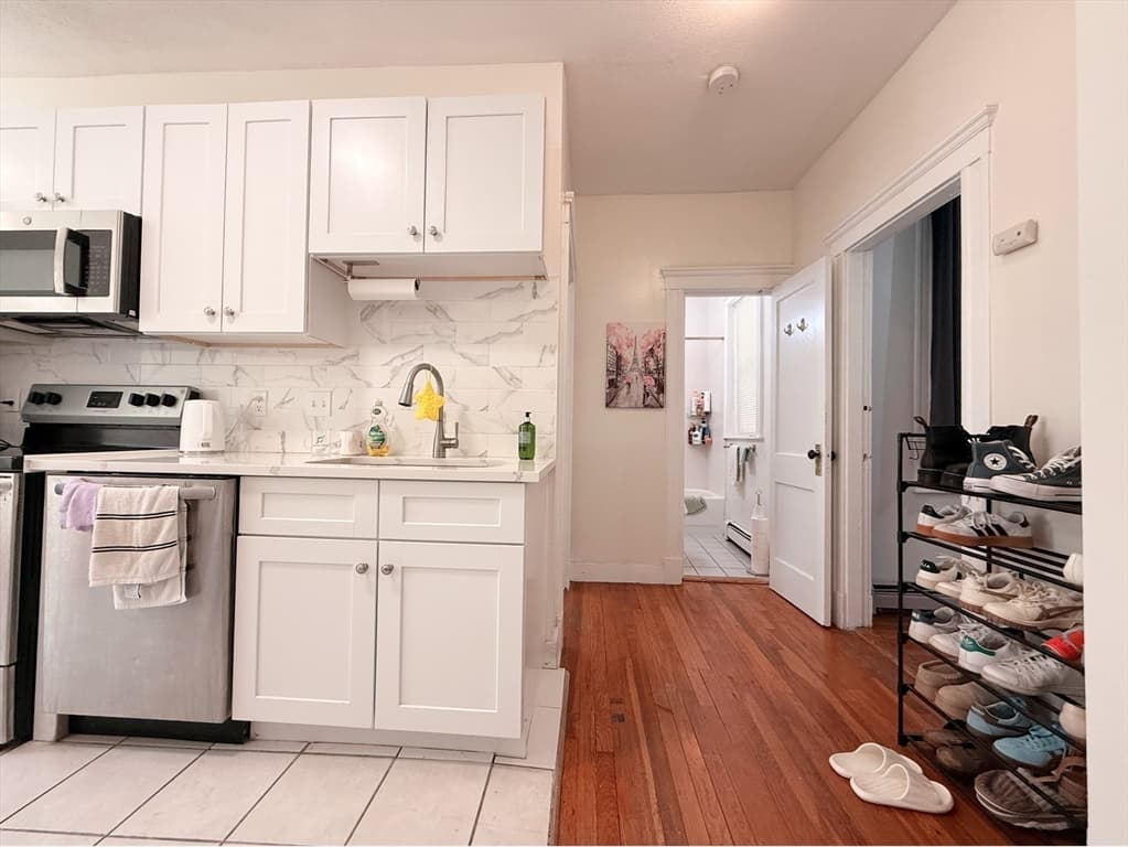 Condominium at 8 Ransom Rd # 8, Boston MA 02135, photo 5 of 15