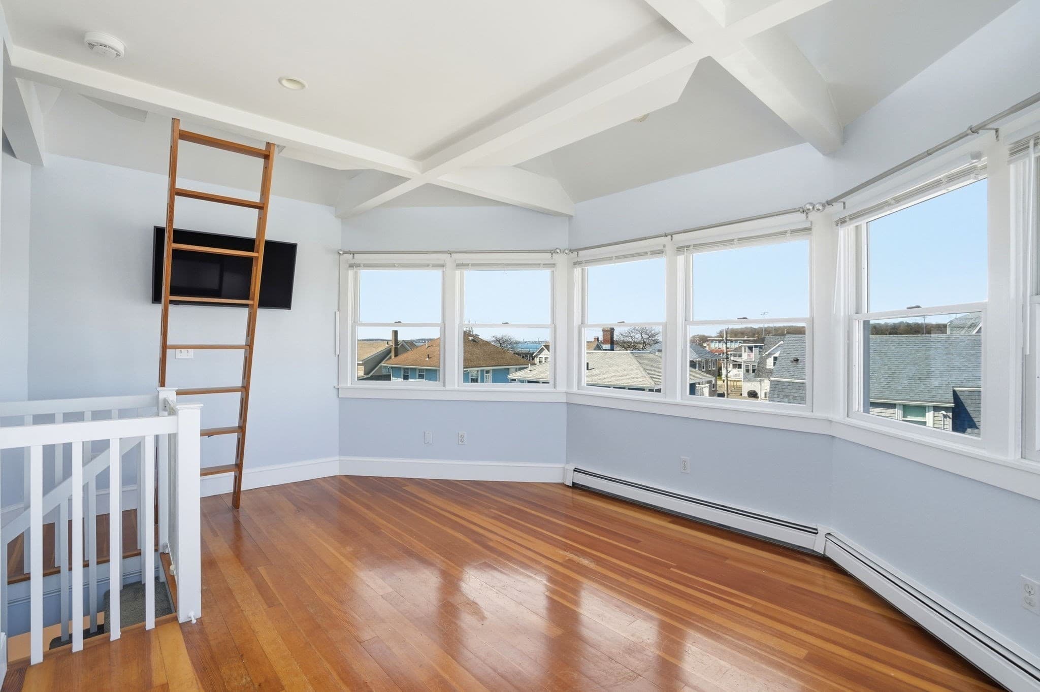 Single Family Residence at 7 Mildred St, Hull MA 02045, photo 6 of 42