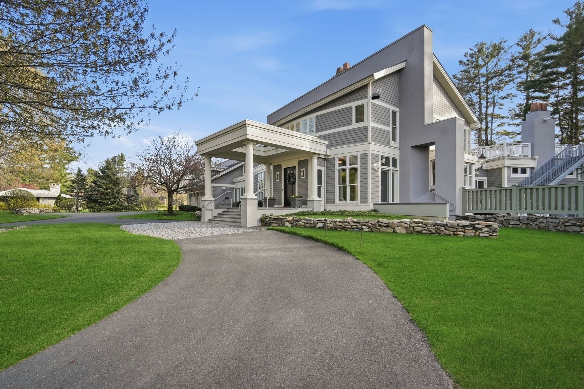 Single Family Residence at 24 Prynne Ridge Rd, Longmeadow MA 01106, photo 4 of 42