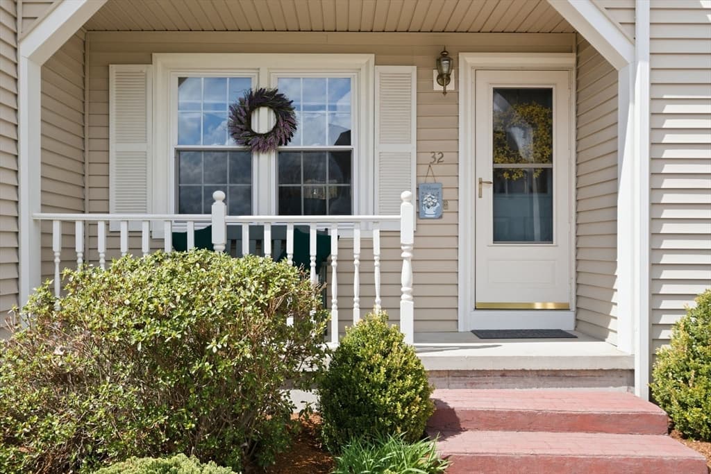Single Family Residence at 32 Dolly Dr, Worcester MA 01604, photo 3 of 28